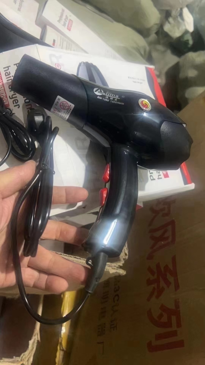 大功率吹风机剩余2500台，仓库现货，一个包装两个，清货14.5