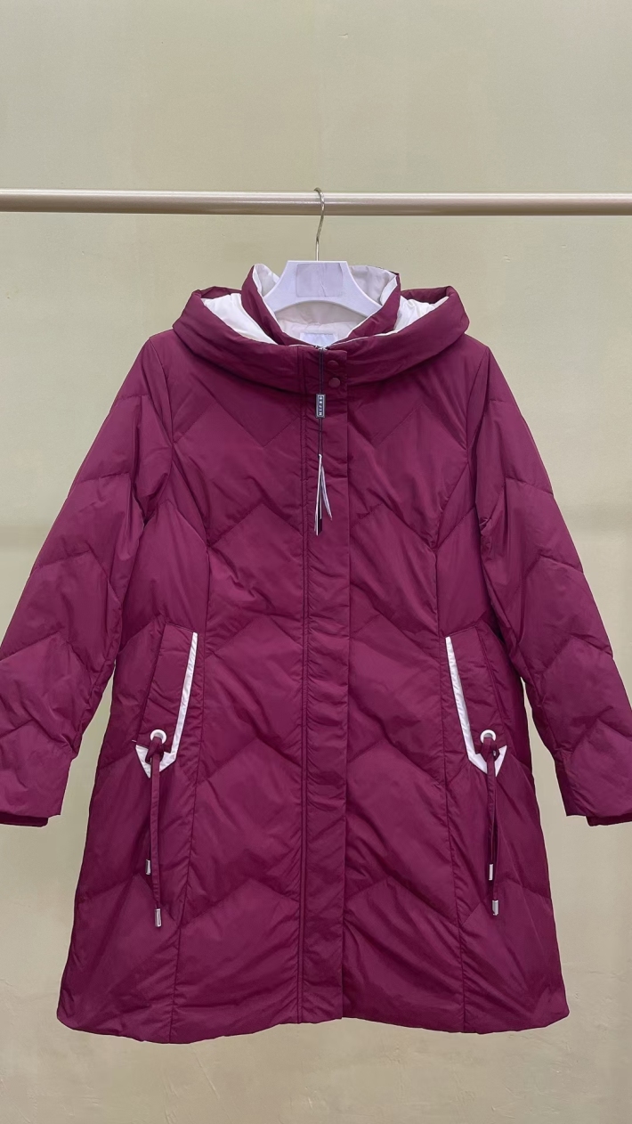 300多件品牌羽绒服，原厂包装，码数齐全，有清单，质量超好，🉑清🉑分货。