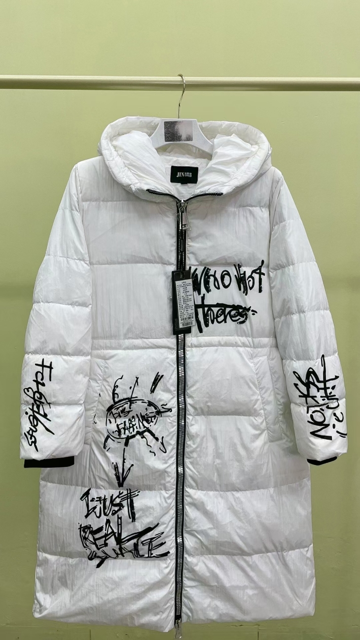 200左右件品牌《金影奇》羽绒服，原厂包装，90国标白鸭绒。