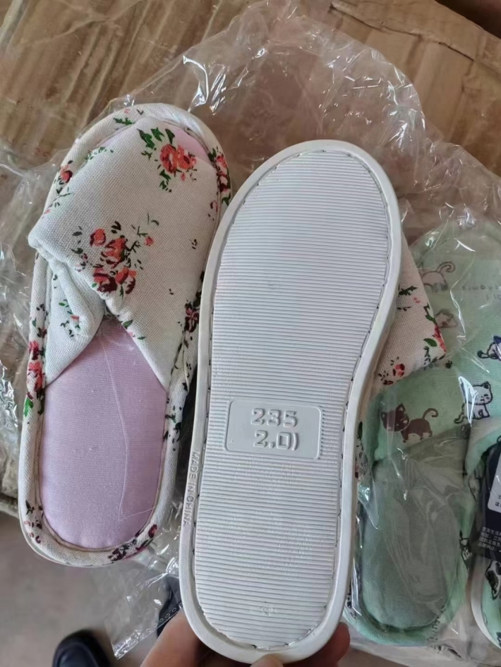 棉鞋2万双，品质非常好，懂货的来，2.ⅹ元秒。