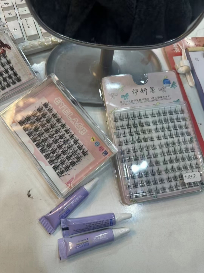 假睫毛到了1万盒 每盒送胶水，便宜处理 散出，全清都可以