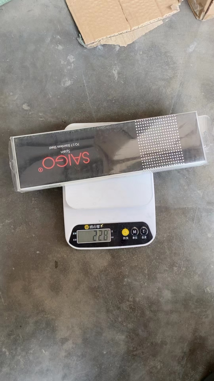 200套礼盒包装厨师刀，全钢一体成型铁基碳化钨钢！便宜甩！原箱原件！只卖个包装钱，4.5全清