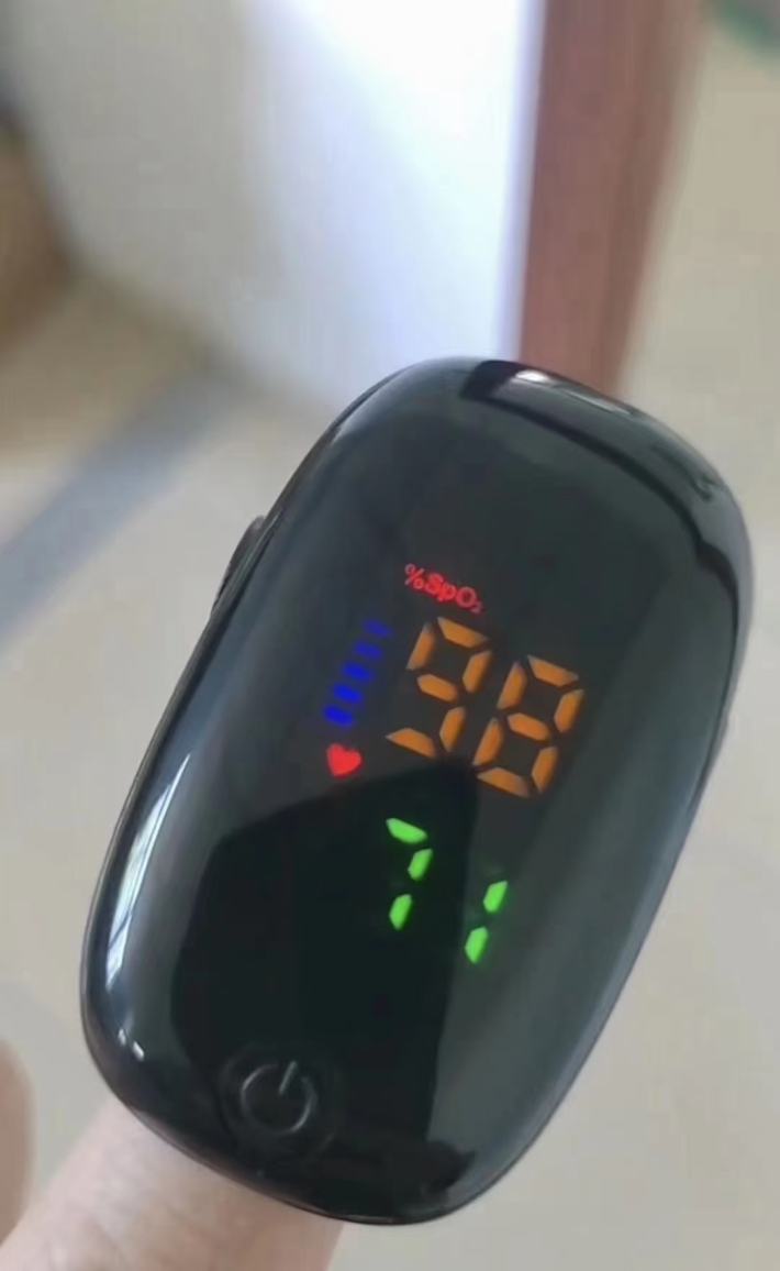 宝石款血氧仪处理80000个左右，要的来，价格优势，质量非常好，全部独立包装，一单清1.3元，不讲价，不讲价，发财机会只有一次，手慢拍大腿[鼓掌][鼓掌][鼓掌]