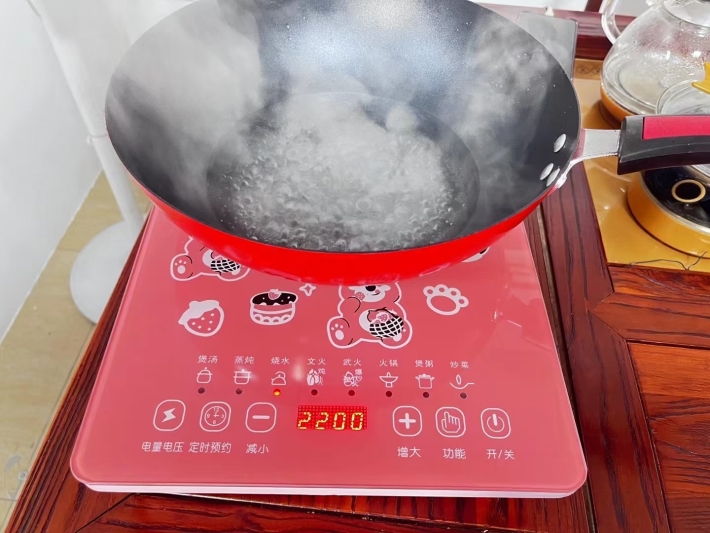 美厨娘电磁炉， 智能触摸屏款！ 高颜值！ 800台 低价处理！