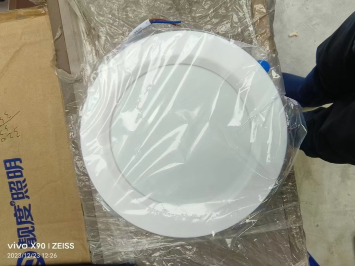 靓度照明2000只，原箱 ​废品价3元秒杀，手慢无，不讲价