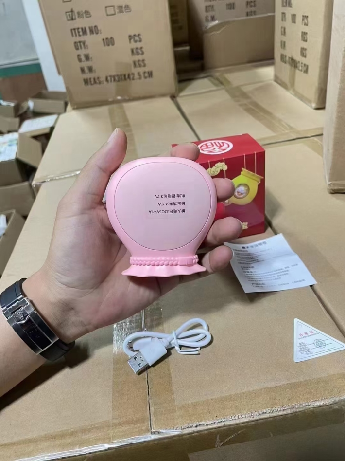 暖手宝 8900 个，新货原箱原件，挺高端，亏本处理，全部有电，三块多钱，亏血本处理，卖完回家过年