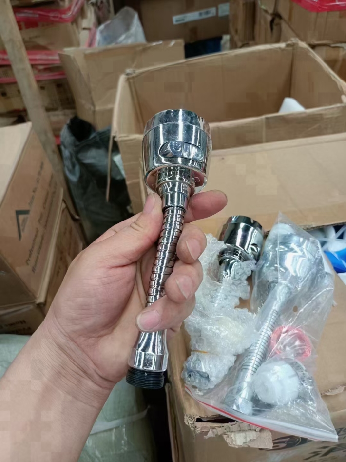 水龙头花洒两千个左右，特价秒杀2清手慢无 散批一千起2块5，不议价