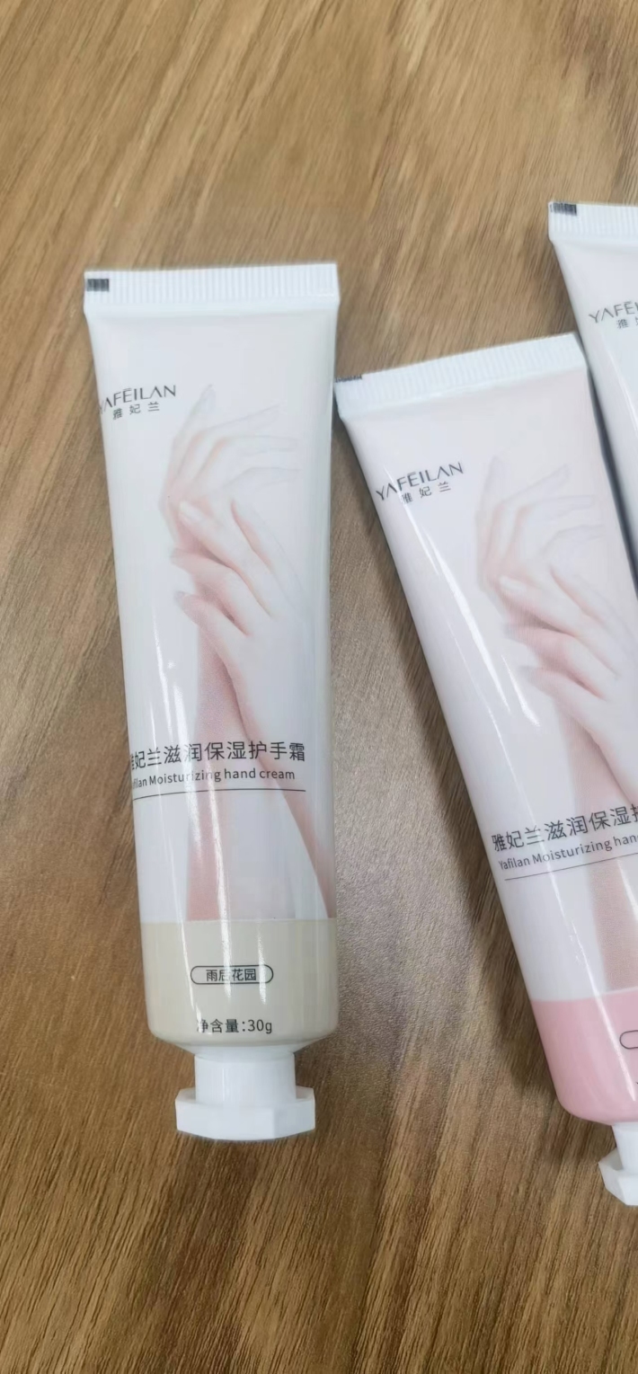 护手霜80万只，资质齐全，25年到期，全清便宜。