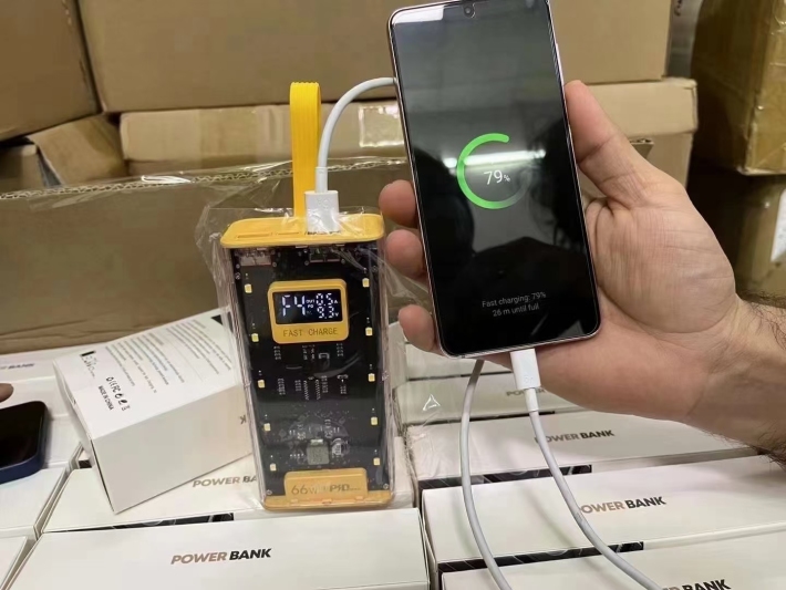 20000mah 682pcs移动电源 带4档灯光，全新原包装盒， PD双向22.5w充电+2USB