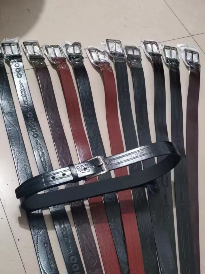 36000条男士皮带，整箱整件，金属头，猪底皮，质量保证，2.2元全清