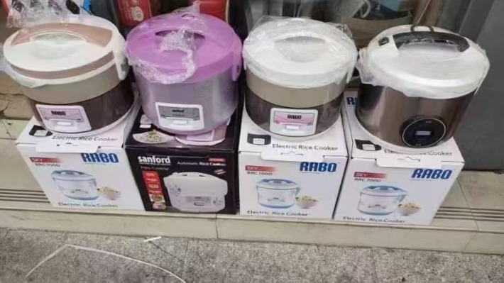 出口外外贸电饭煲，220V， 3000台，低价处理！