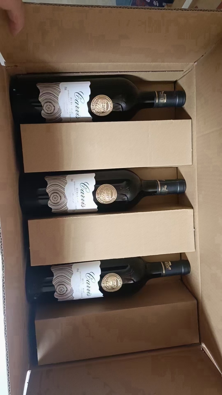 法国卡维斯美乐干红葡萄酒几百箱，一箱6瓶，14度，好日期，手续齐全，货品板正，全清72元，样品10箱起发82元，手慢无！
