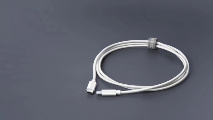 美国 COSANO C To C 快充线 长度=1.2 米 、支持 Huawei 88 瓦超级快充！支持苹果 15 快充！ 实测功率足 100 瓦， 原箱原件、箱中箱、带封膜。品质好线，1000 条