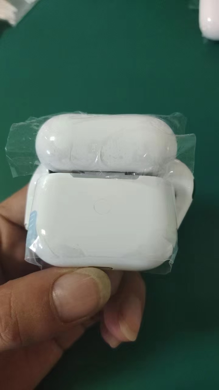 顶配4代蓝牙耳机，带无线充，入耳检测，弹窗，定位全功能，独立包装，质量非常好，价格不高，1000套起发。