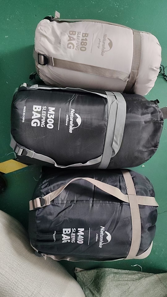 极克品牌，超大号睡袋，质量非常好，三个规格，1300套左右处理。