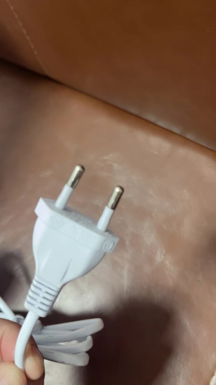 壁挂扇， 220v，欧规， 3000台， 低价处理！ 2x元