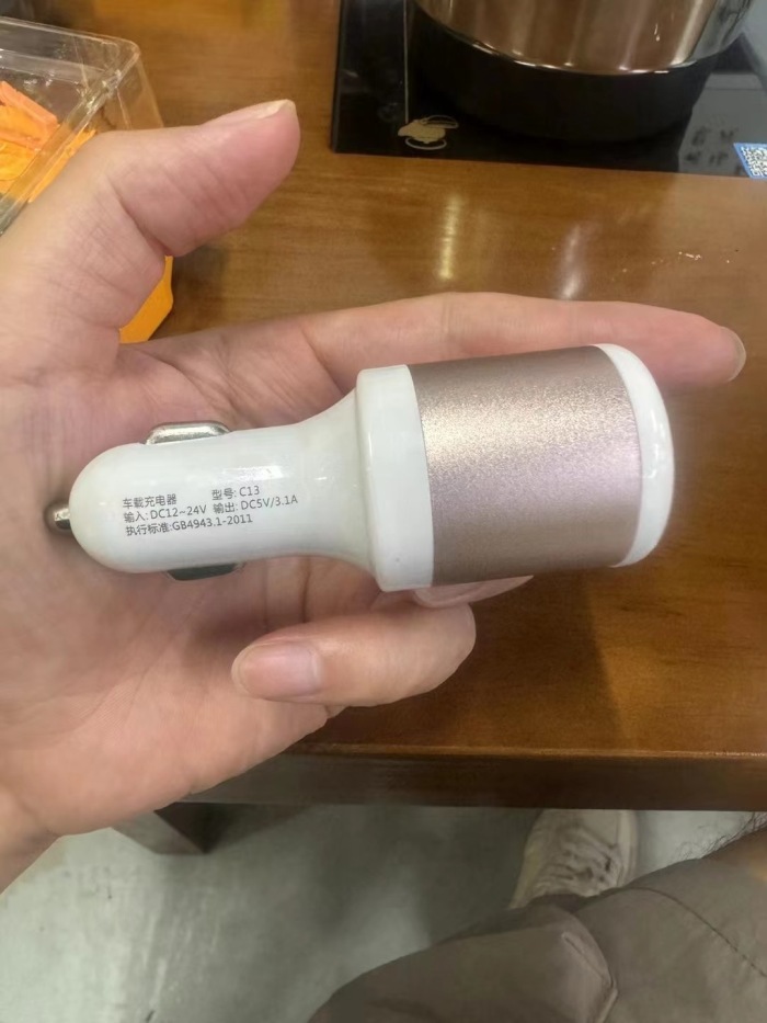 欧意，广电高科三合一车载充电器，双USB接口。何家劲，孙俪代言，**平安承保。一万多个，一瓶水钱处理。
