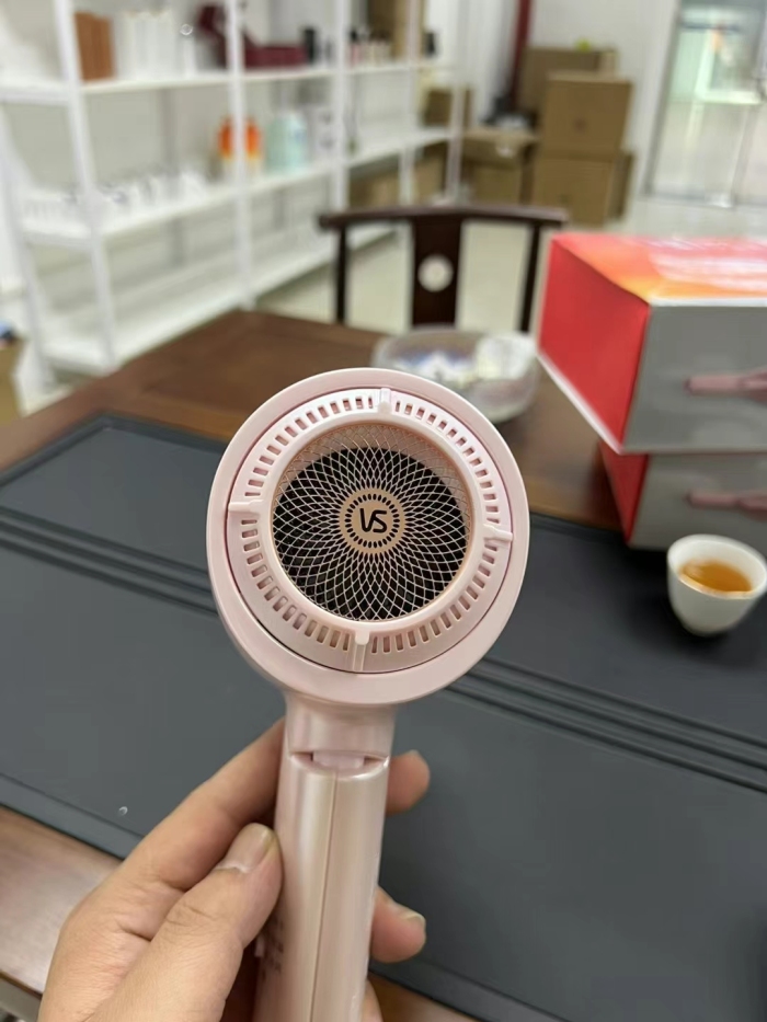VS沙宣“等离子”水膜吹风机 功率1600W便携式 110v220v国标电压