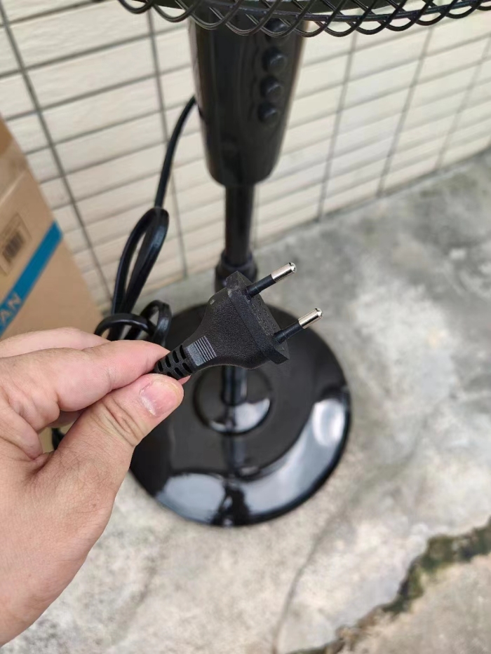220V出口外贸欧规， 高品质电风扇1500台，独立包装，品质好，价稍微高点。