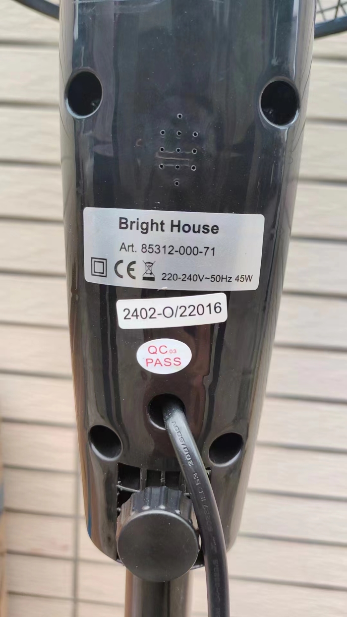 220V出口外贸，欧规，高品质重底电风扇，45W，不要拿质量不好的比价格，不一个档次的。1500台处理