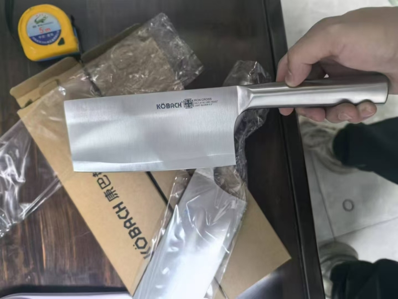 刚刚入库，大品牌菜刀1000把，一体成型，非常重，用料扎实，独立包装，非常有立体感，质量嘎嘎好，18元一把。可分单