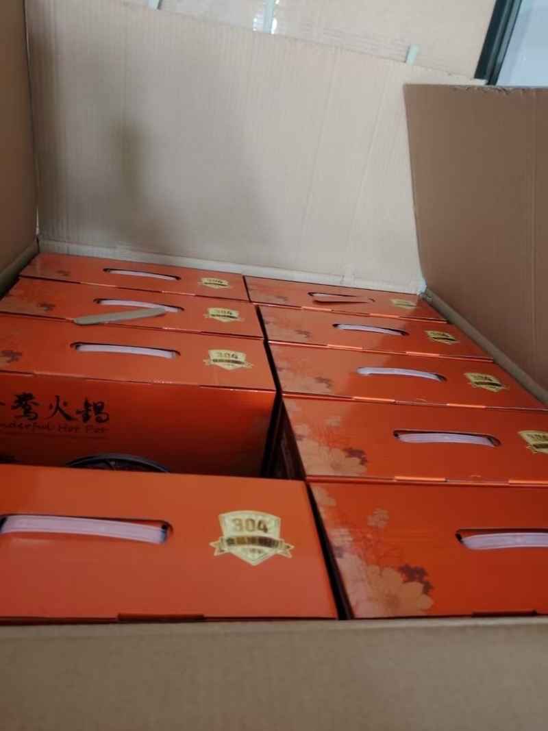 304鸳鸯锅，正品处理107件，都有配玻璃盖彩盒包安装34的38件，32的25件，30足码24件，30的20件，每件20个