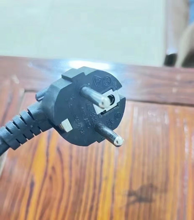 220v出口外贸，多功能智能加热破壁机， 欧规， 纯铜电机！ 240台， 低价！