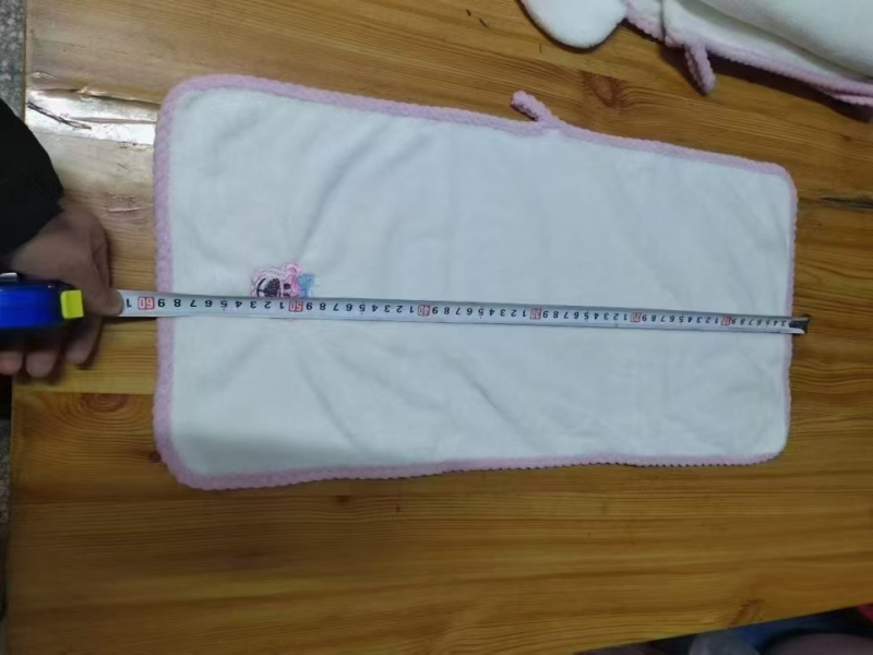 草莓熊浴巾，毛巾，浴帽三件套，一个色，一共1500套清货价。