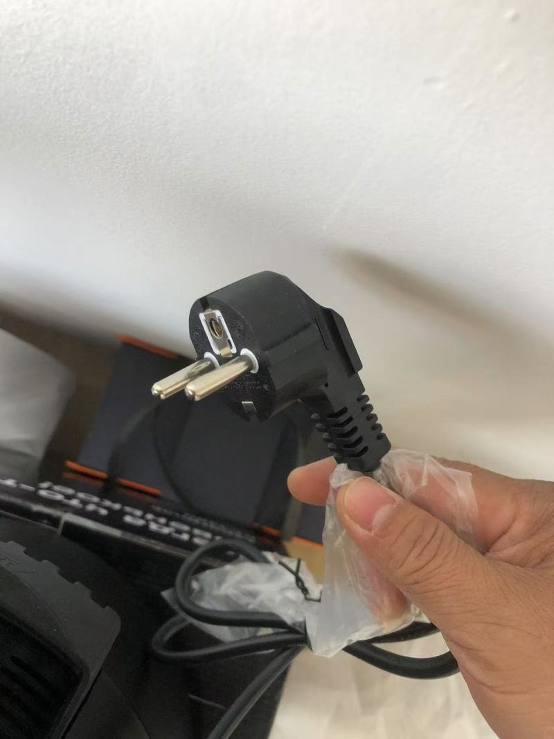 220V出口外贸，4.5升可视空气炸锅机，欧规插头，650台处理。