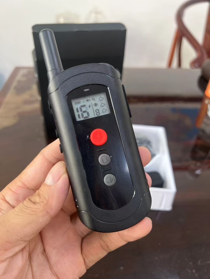 无线训狗器项圈套装， 室内距离500米，室外距离1000米， 电击+震动+电波 三种模式， 单品重量245克，数量400台， 高品质好货！