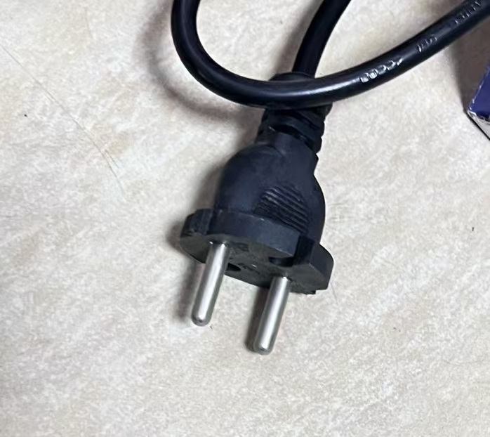 出口外贸配锅高档电磁炉， 220v，欧规， 国内通用！ 带锅带盖， 智能电脑触摸款， 质量非常好， 3800台 低价！