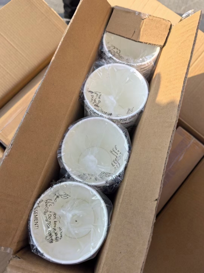 高品质纸杯，可以站人， 150斤体重[偷笑] ​到货100万个 352ml ​亚马逊倍思原单 板板正正 原件 ​一箱1000pcs ​要的抓紧。