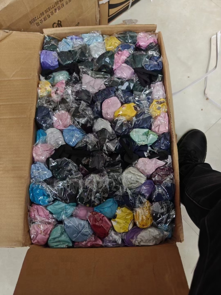 黑胶晴雨伞18000支，小微微瑕，6元一把，分货1000起，对路的来撩