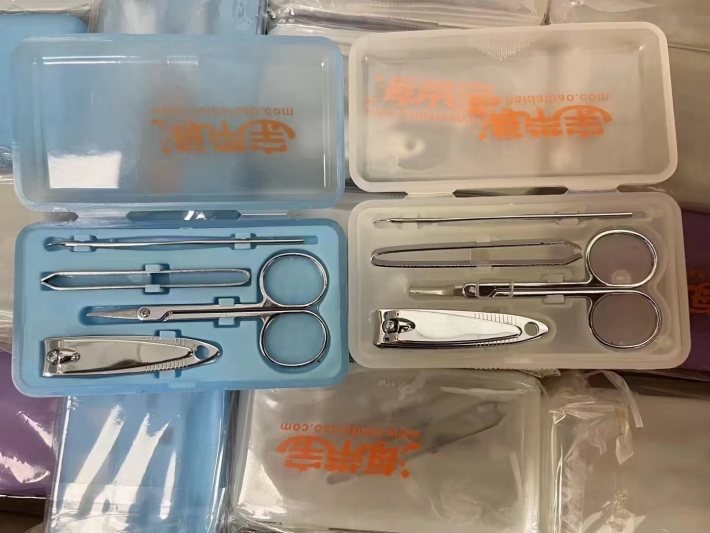 到货美甲四件套，全新塑料盒包装1100套。