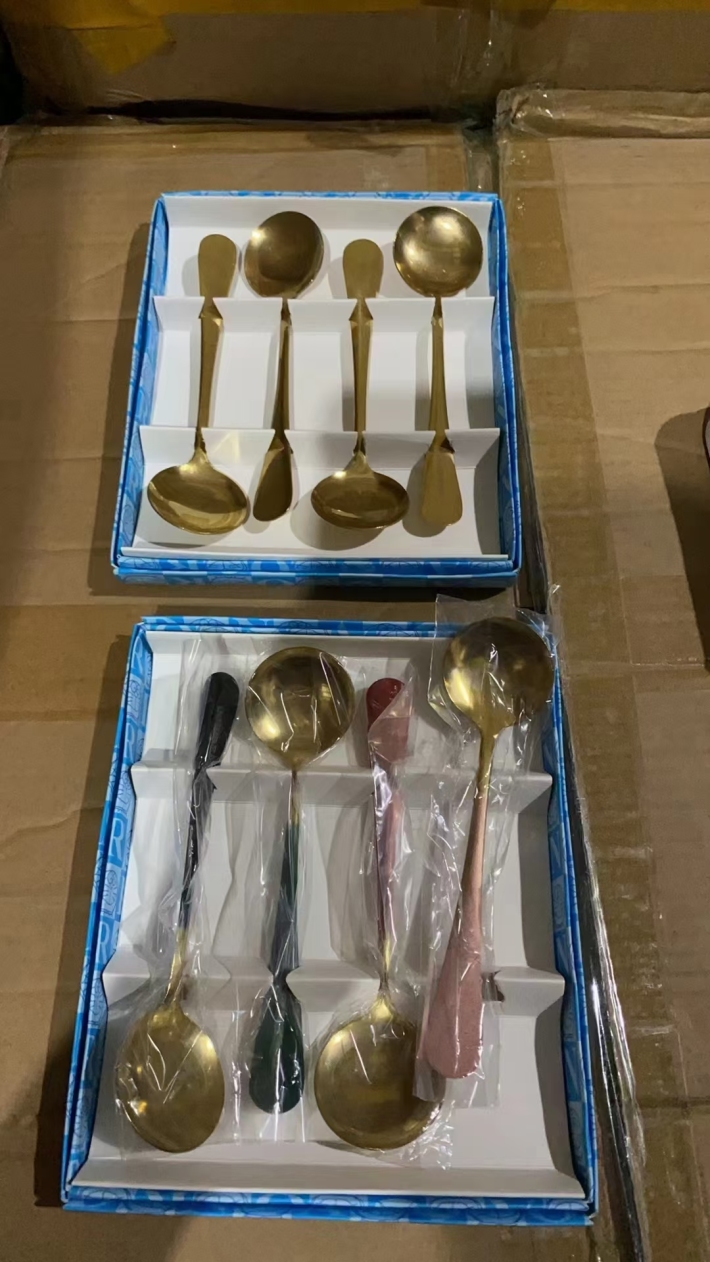 套装勺子8900套，礼盒包装，原箱原件，礼品首先，只卖个包装钱，2.8元一盒全清