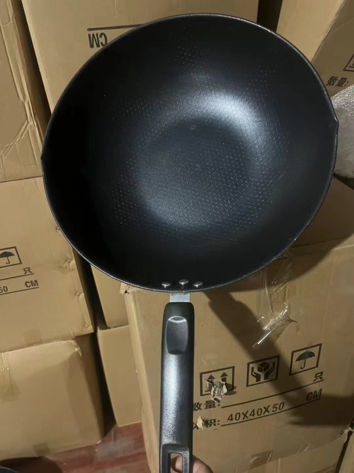 10000个，仓库现货，清货9块钱一个。