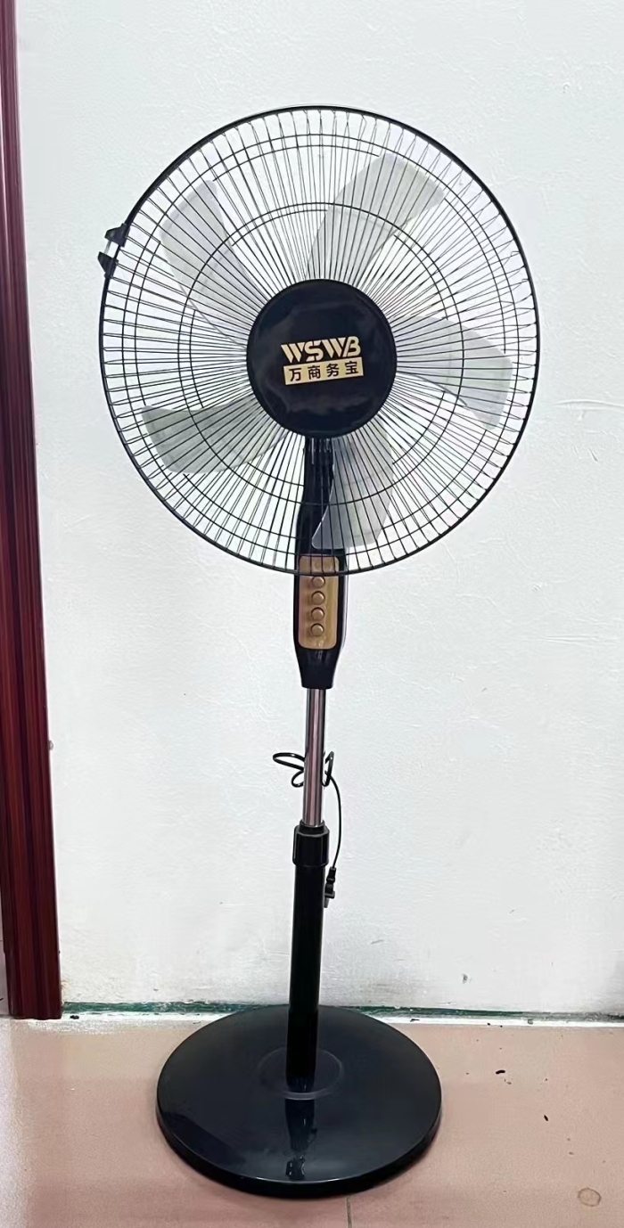 便宜电风扇， 重底盘的！ 铁杆，金属网罩！ 还有2000台， 3x元处理