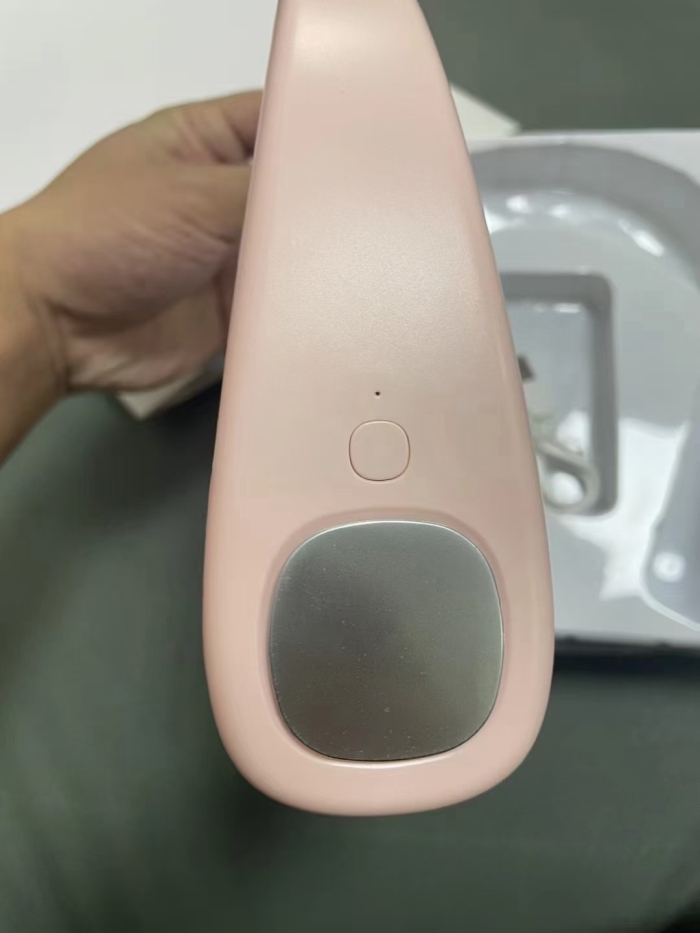 双电池2000毫安 挂脖风扇到货900个 材质：环保ABS+硅胶 四档调节