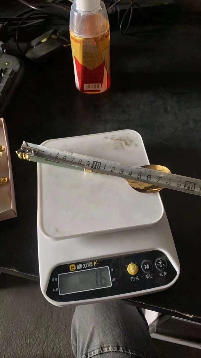 套装调羹20000套左右明天入库，礼盒包装，原箱原件，礼品首先，只卖个包装钱