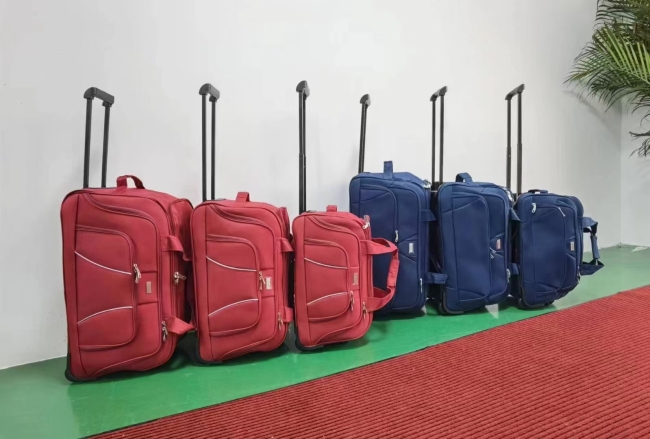 三件套行李箱，3500套。 ​