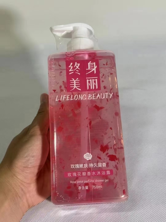 带有玫瑰花瓣的沐浴露到货5000瓶，750ml一瓶，资质手续齐全，日期到25年6月份。效果很好，一根烟钱的事，可分货出