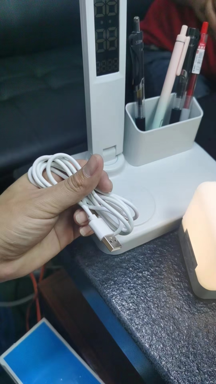 三色变光折叠台灯4500台 1X元清货