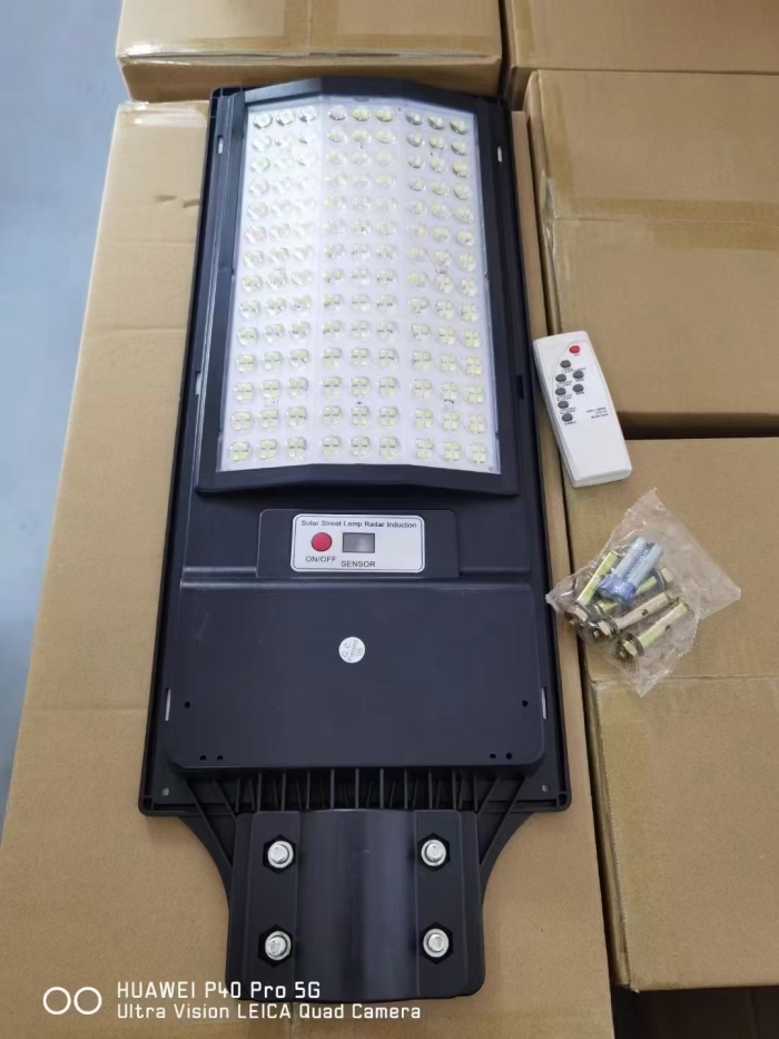 全新太阳能路灯1900套特价，需要的老板私聊