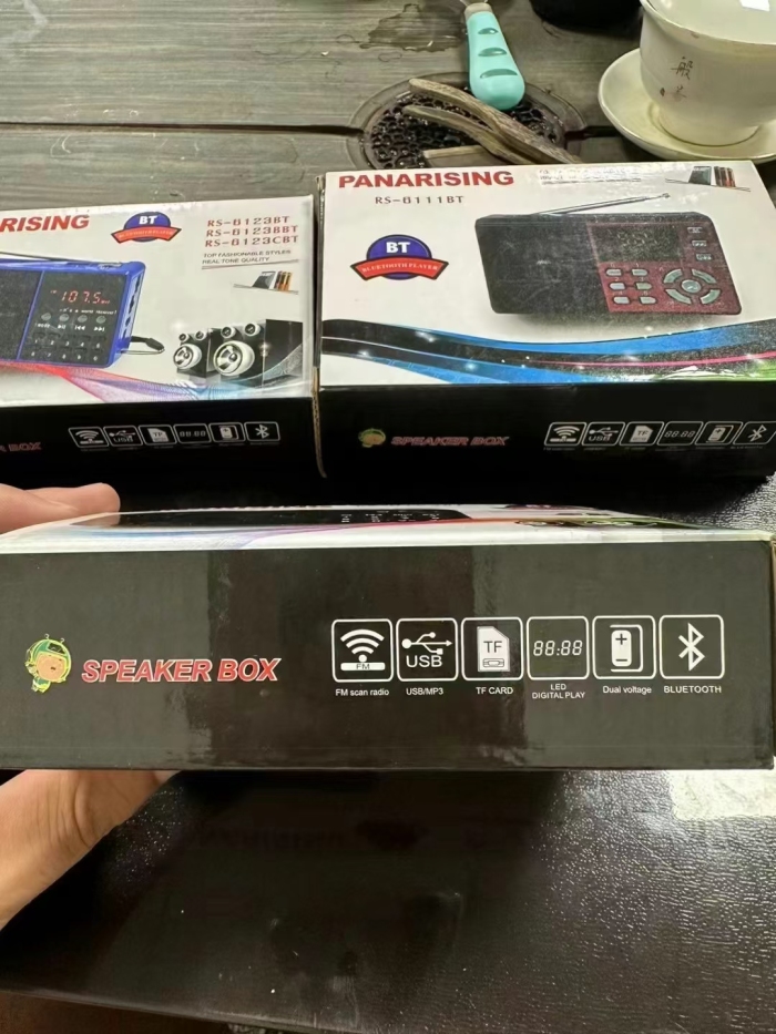 2300pcs，PANARISUNG 收音机 蓝牙音响，带LED显示屏，USB口 / TF卡/ 可装5c+5号电池。(数量6124BT: 1700pcs，6123BT：300pcs，6111BT：200pcs)
