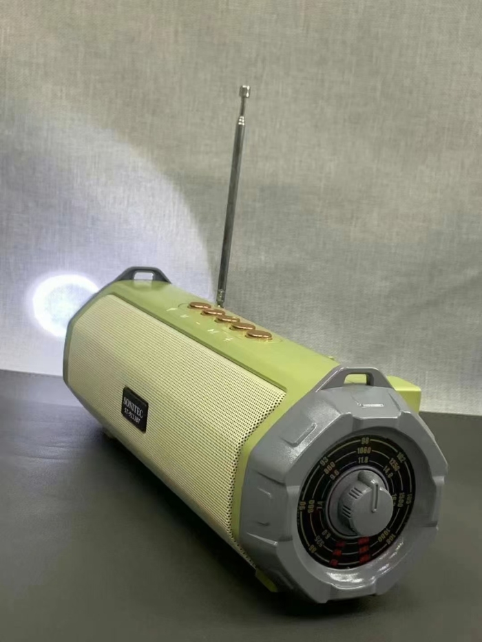 太阳能音箱800个，音质非常好，收音多种收音，一件30个三个颜色
