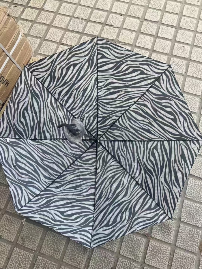 8骨雨伞，2000只左右，直径100公分，全部透明袋包装，5.x元全清