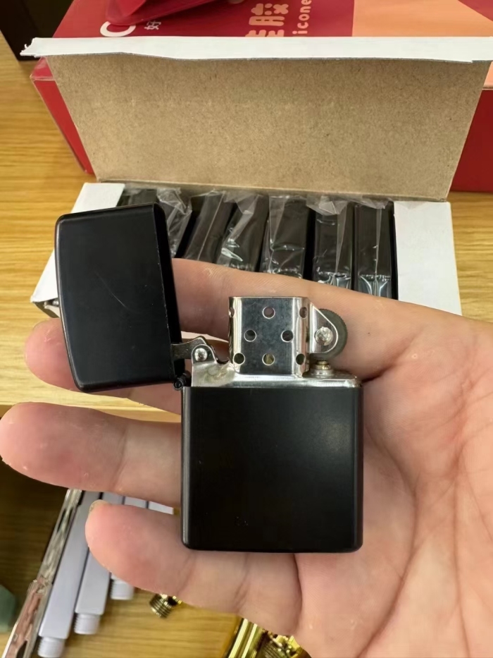 高端货900个煤油打火机，1.5元拿走