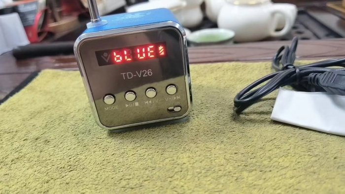 蓝牙音箱，收音机，可蓝牙，usb，TF卡，带灯，只有423个