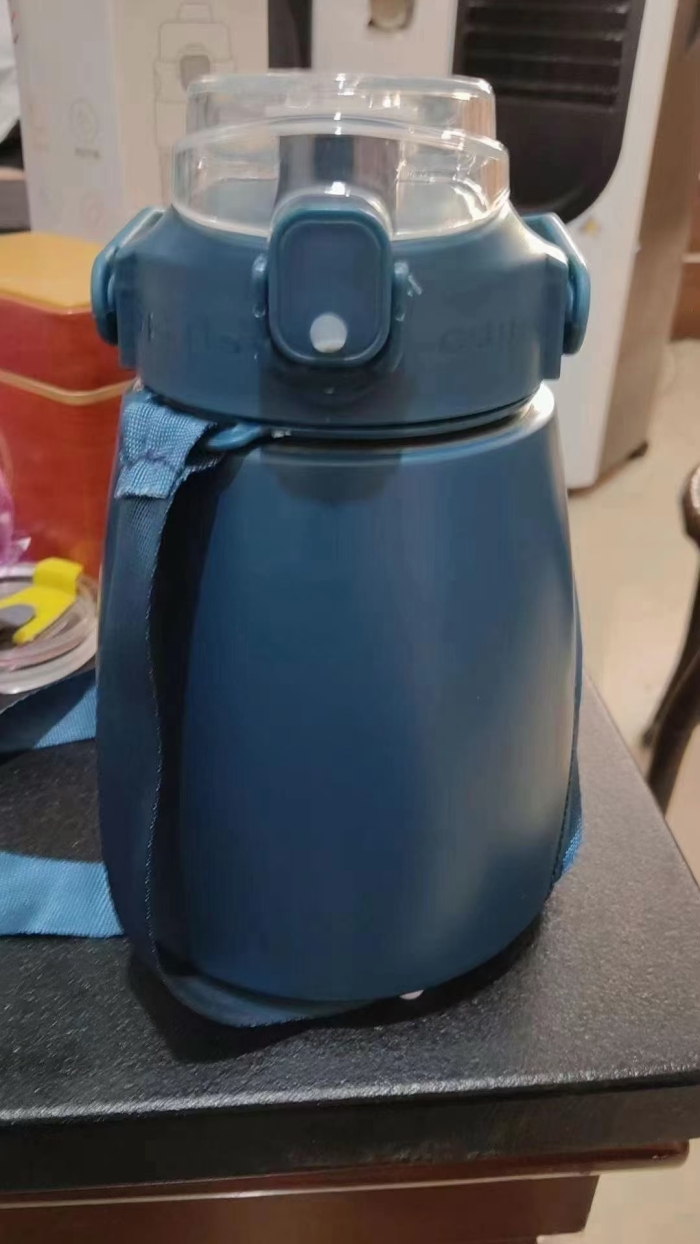 高端货1100毫升的大肚杯有1500个，一个蓝色，一个粉色，来个直接秒的
