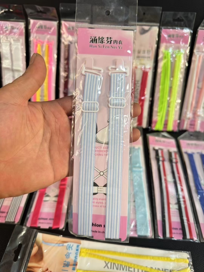 高档性感文胸带100000套左右，精品独立包装，原箱原件，只卖个包装钱，几毛钱的事